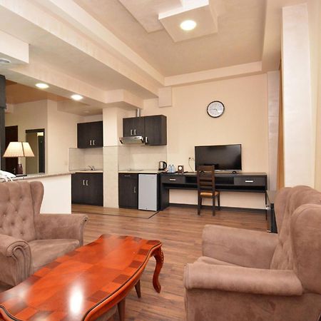 Partez Hotel Yerevan Exterior photo