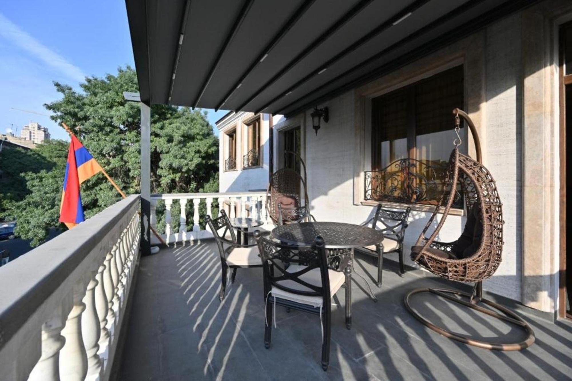 Partez Hotel Yerevan Exterior photo