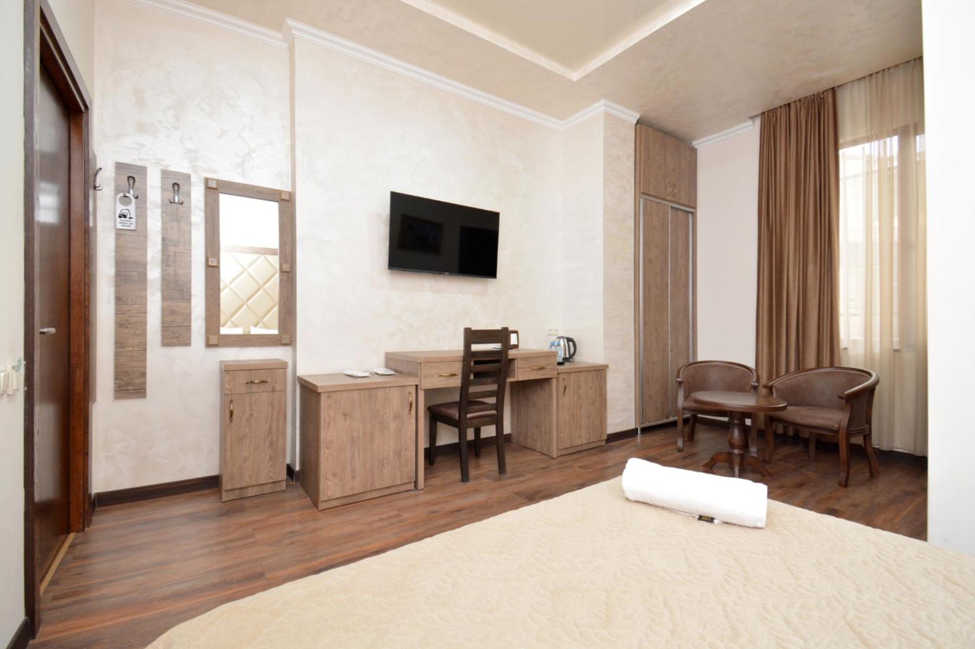 Partez Hotel Yerevan Exterior photo