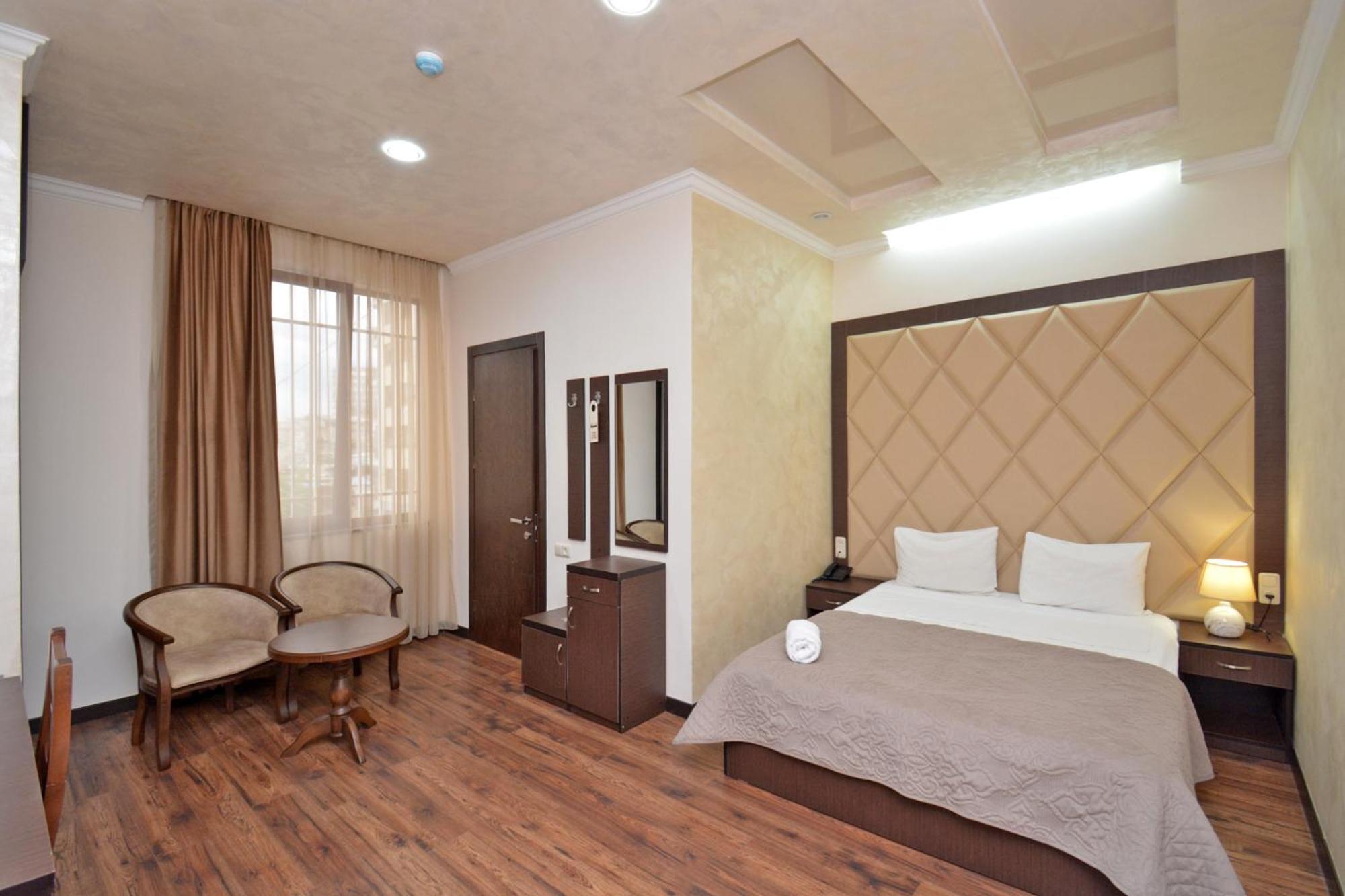 Partez Hotel Yerevan Exterior photo