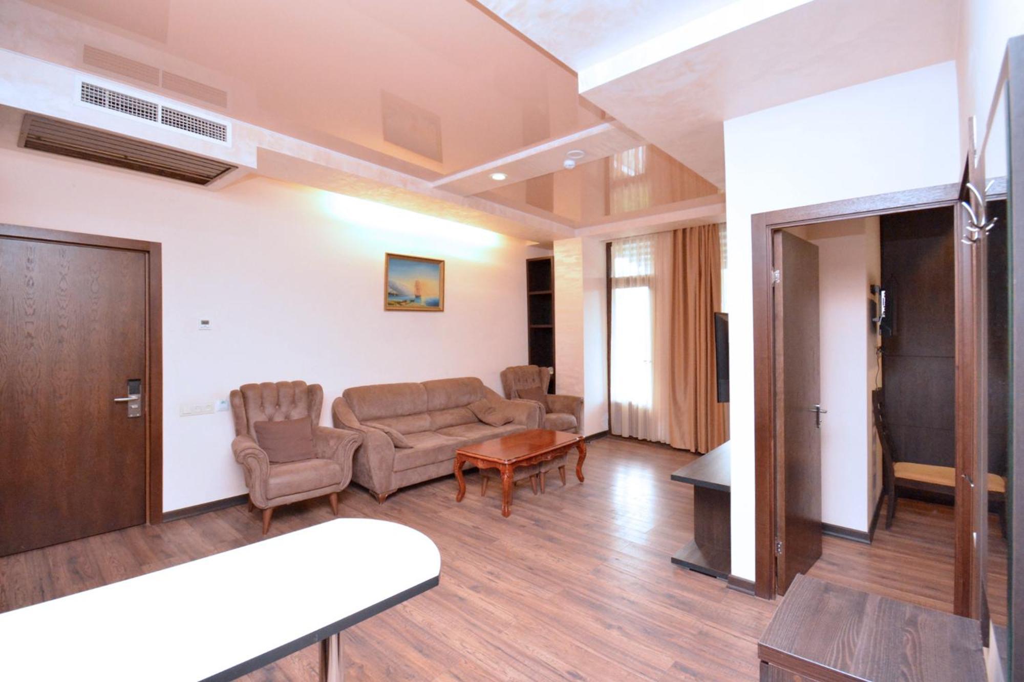 Partez Hotel Yerevan Exterior photo