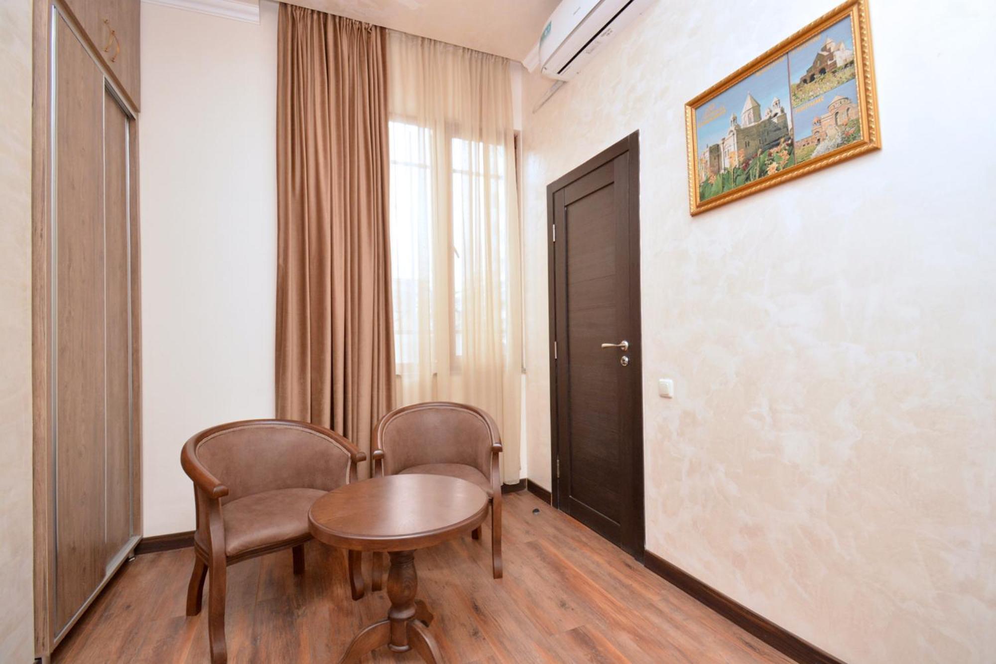 Partez Hotel Yerevan Exterior photo